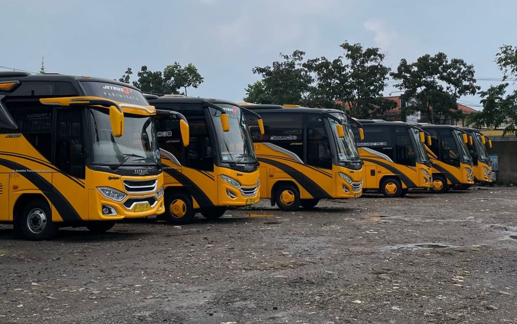 Berapa Kapasitas Bus Pariwisata? Ini Panduan Lengkap Sebelum Sewa